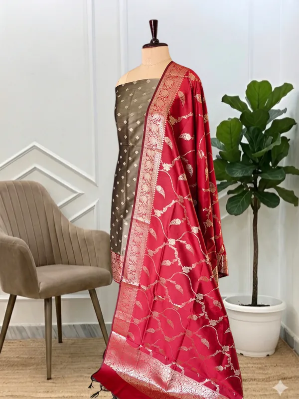 Stunning_Look_Banarasi_Soft_Semi_Silk_3_Pcs_Suit_With_Contrastbanrasi_Soft_Semi_Silk