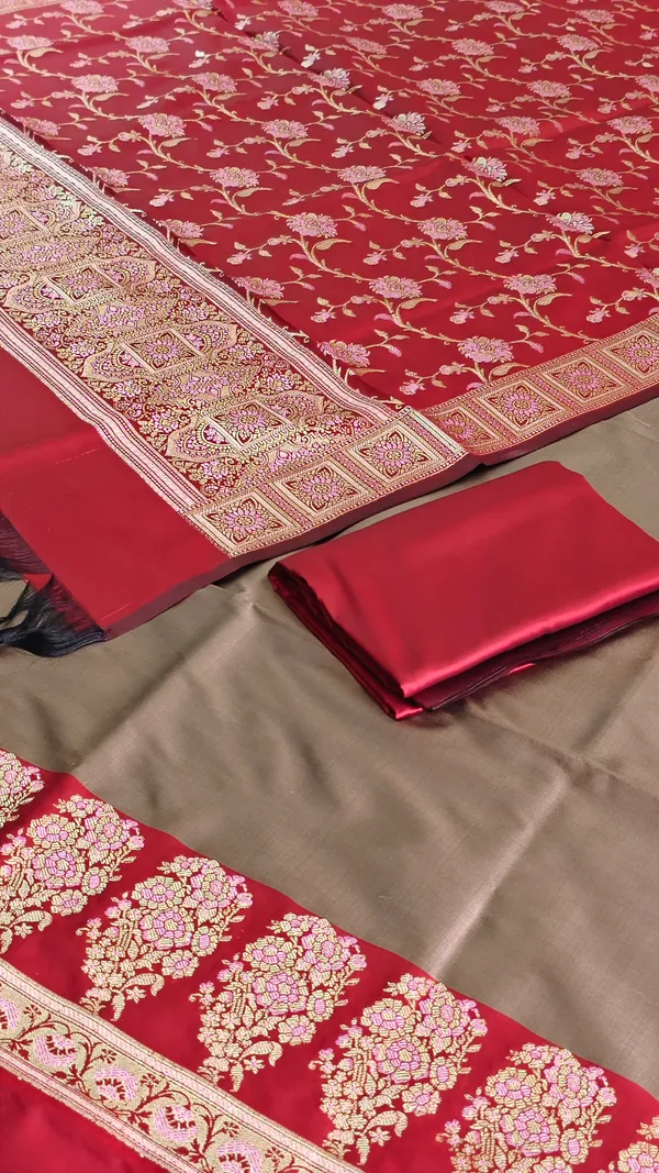 Luxury_Soft_Semi_Silk_Banarasi_3_Pcs_Suit_With_Contrast_Maroon_Pallu_Banarasi_Soft_Semi_Silk