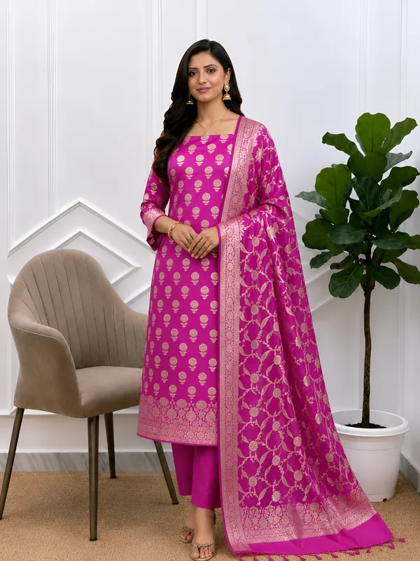 Traditional_Maharani_Style_Banarasi_Katan_3_Pcs_Suit_With_Rani_Banarasi_Semi_Katan_Silk