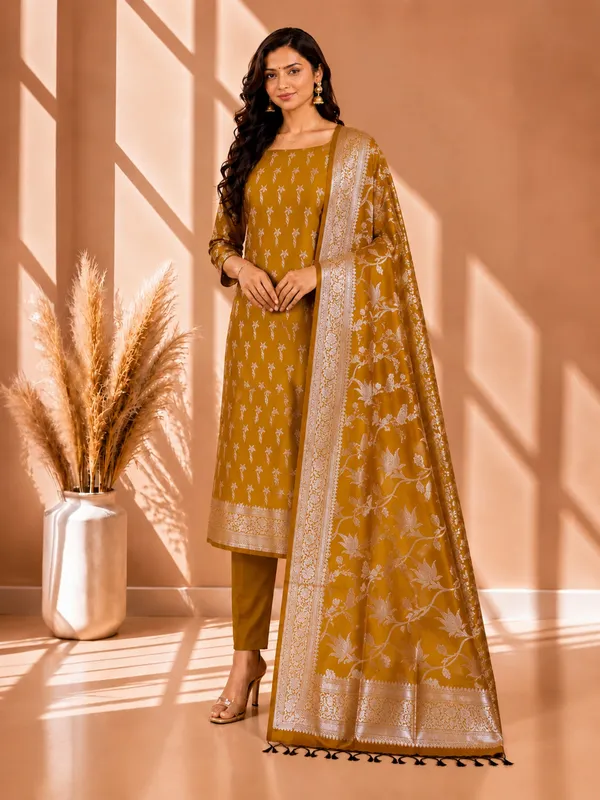 Banarasi_Soft_Silk_3_Pcs_Suit_With_Beautyfull_Design