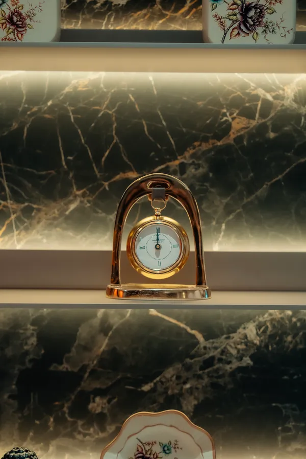 ShineYou_Vintage_Hanging_Brass_Table_Clock_|_Suspended_Roman_Numeral_Desk_Clock_|_Luxury_Decorative_Metal_Clock_for_Home,_Office_&_Study