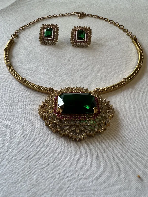 Noor_Emerald_Halo_Choker
