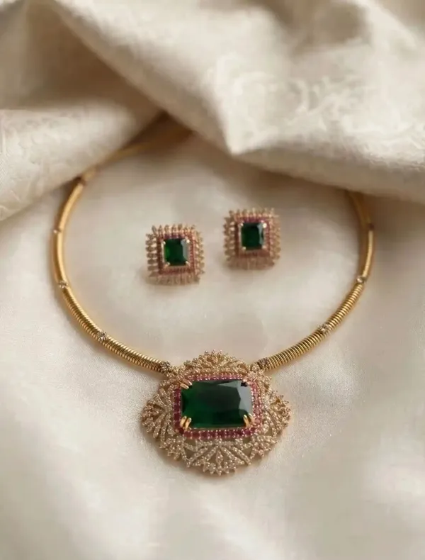 Noor_Emerald_Halo_Choker
