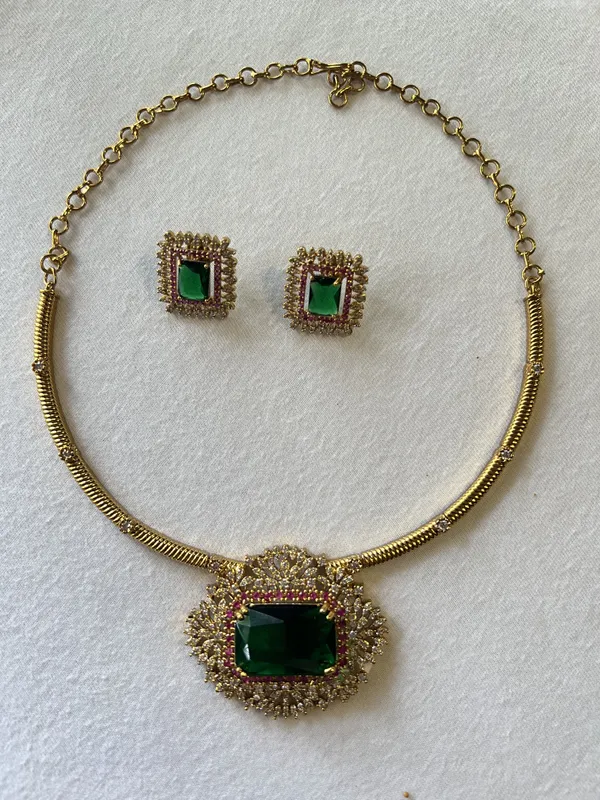 Noor_Emerald_Halo_Choker