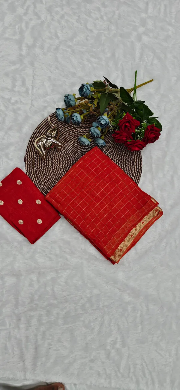 Red_Soft_Chiffon_Georgette_Saree_For_Women