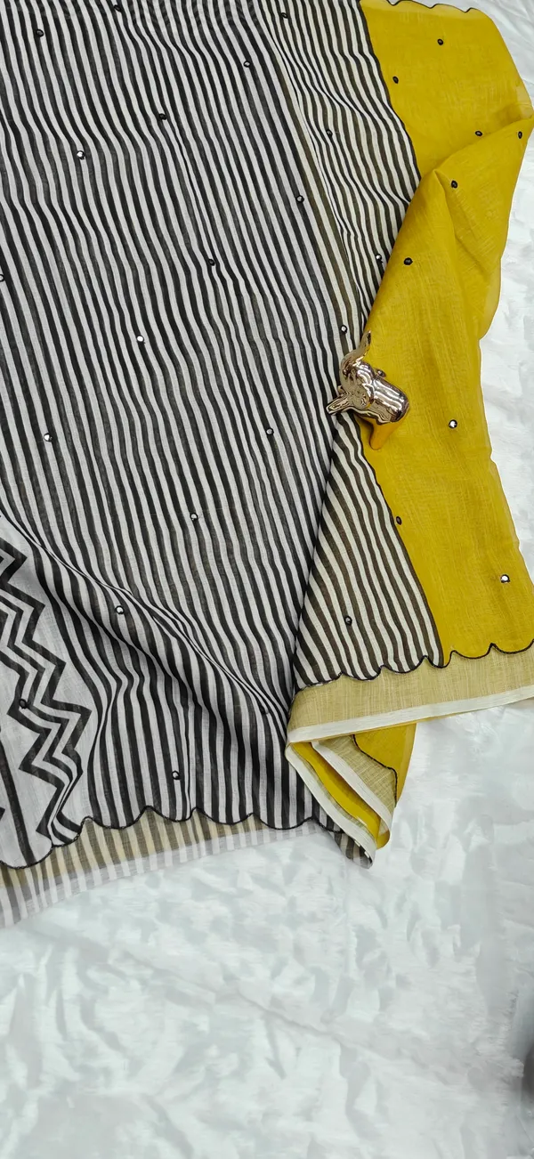 Black_White_Linen_Cotton_Mirror_Work_Saree_For_Women