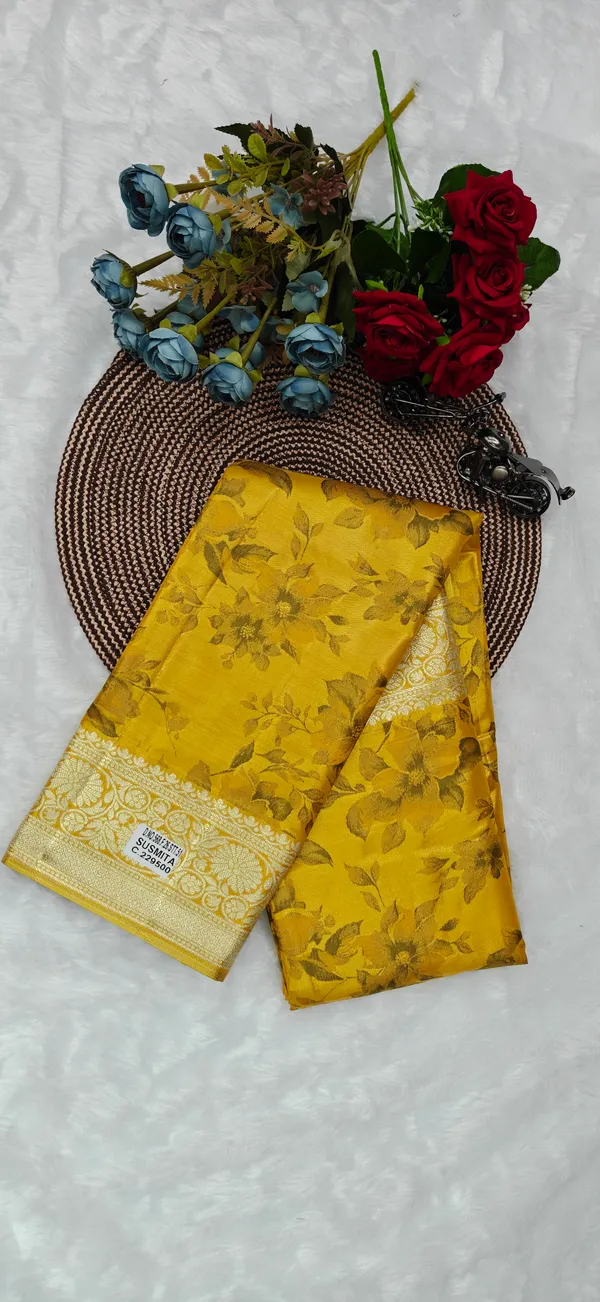Yellow_Kanjivaram_Tissue_Silk_Gold_Zari_Woven_Saree_For_Women