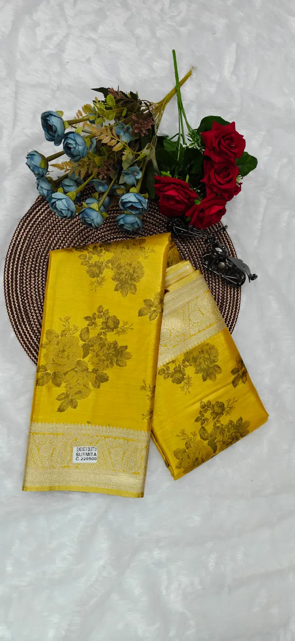 Yellow_Kanjivaram_Tissue_Silk_Gold_Zari_Woven_Saree_For_Women
