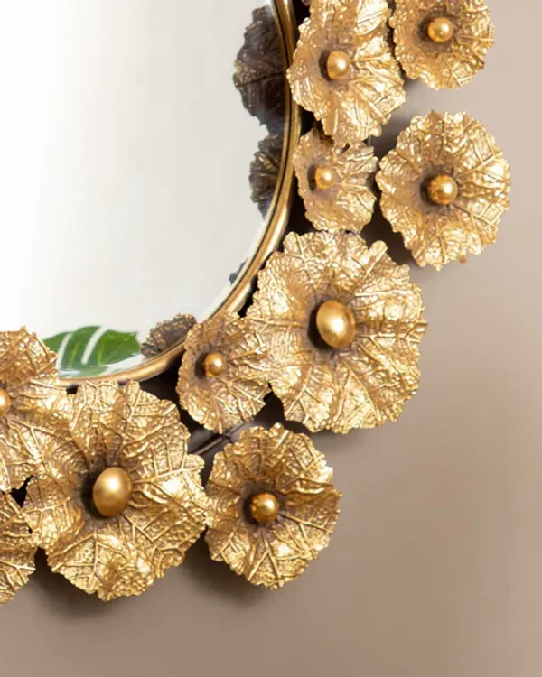 Flower_Designed_Metallic_Wall_Mirror