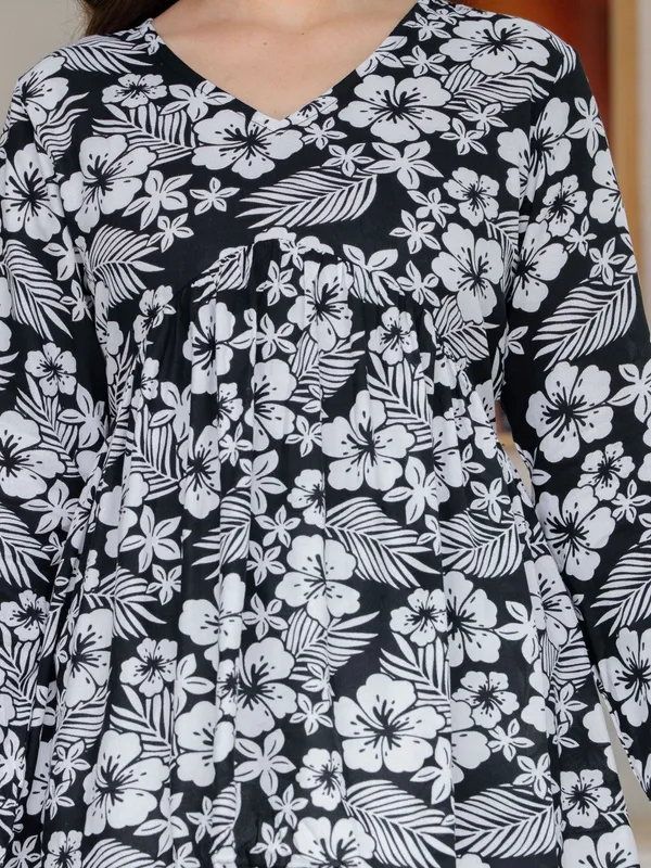 Trendy_Top_For_Jeans_Denims_Printed_Design_Top_For_Girls_&_Women
