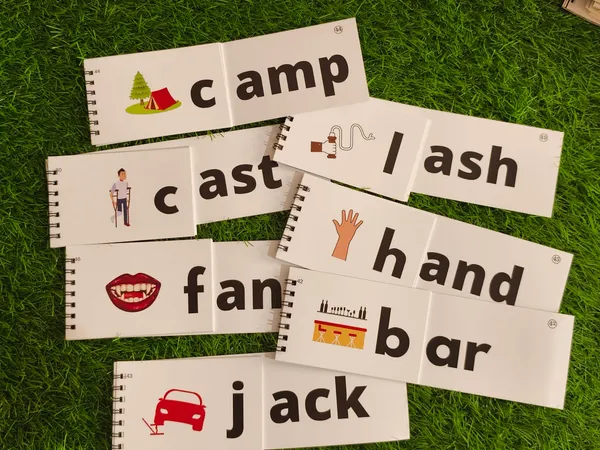 Phonics_Reading_And_Word_Building_Flipbook_Set