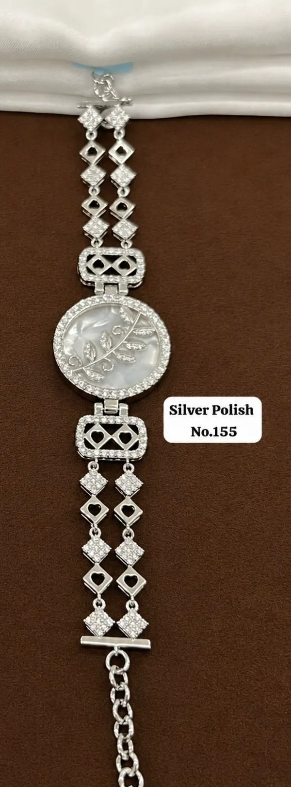 Silver_Polish_Diamond_Pattern_Bracelet_Watch_for_Women
