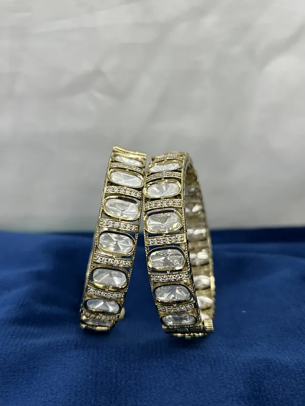 Antique_Gold_Polki_Kundan_Bangle_Set_for_Women