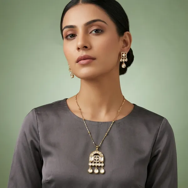 Golden_Kundan_Meenakari_Necklace_Set_with_Teardrop_Pearls