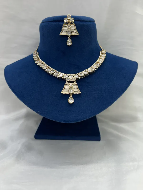 Gold_Plated_Kundan_Necklace_Set_with_Pendant_for_Women