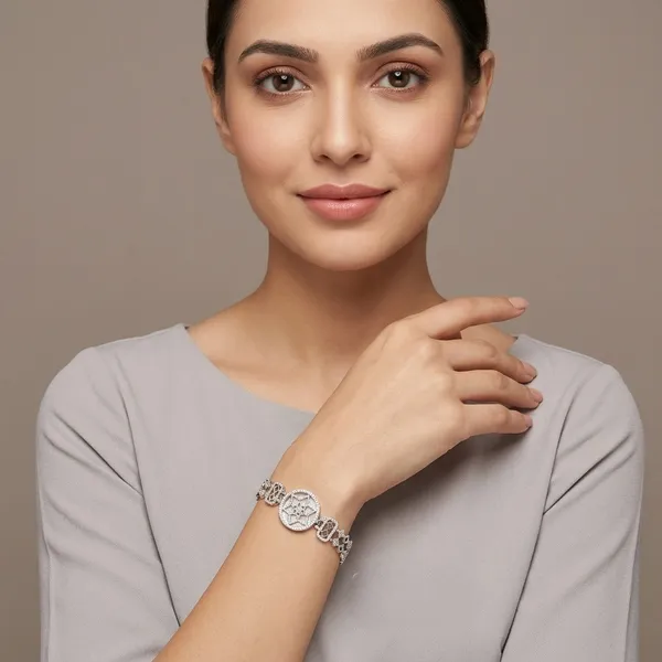 Silver_Polish_Bracelet_with_Geometric_Star_Pendant