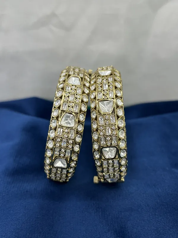 Gold_Plated_Kundan_Studded_Traditional_Bangles_for_Women