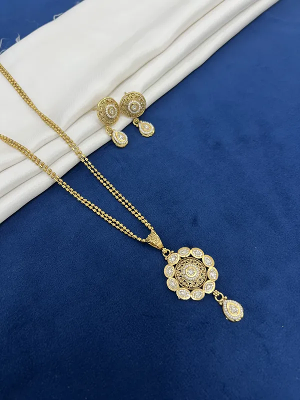 Gold_Plated_Floral_Pendant_Necklace_Set_for_Women
