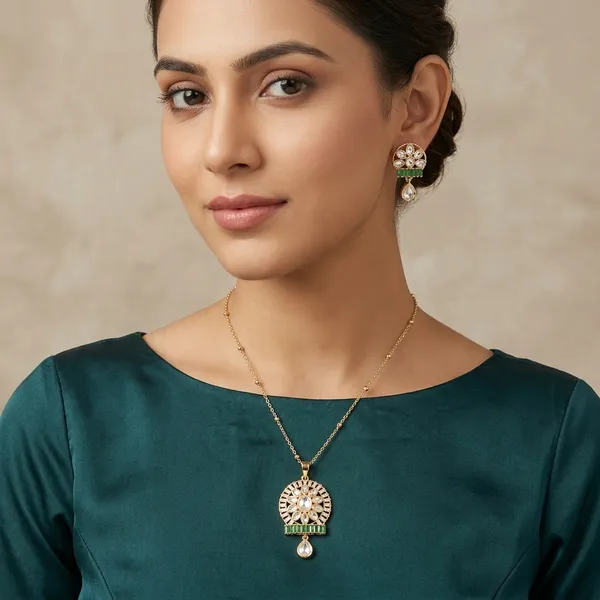 Kundan_And_Green_Stone_Pendant_Set_With_Earrings