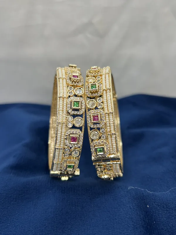 Gold_Plated_Kundan_Stone_Bangles_Set_for_Women