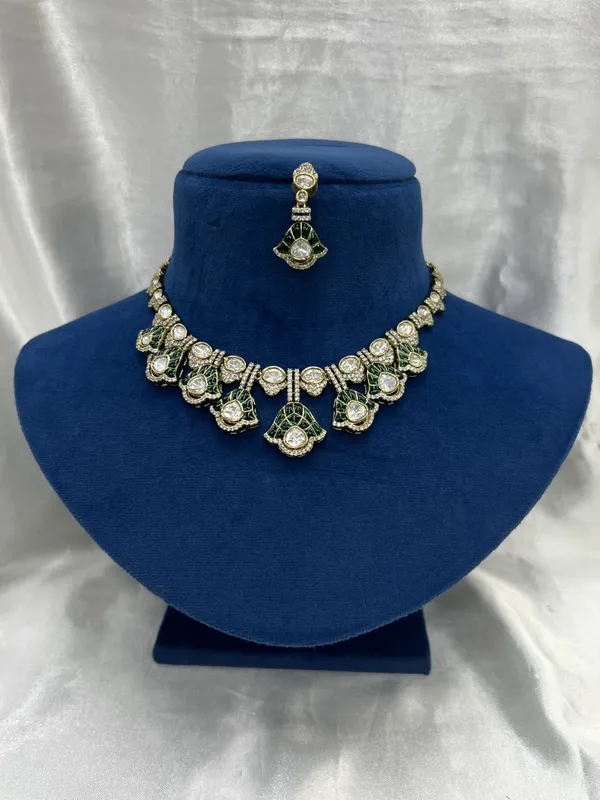 Antique_Gold_Kundan_Necklace_Set_for_Women