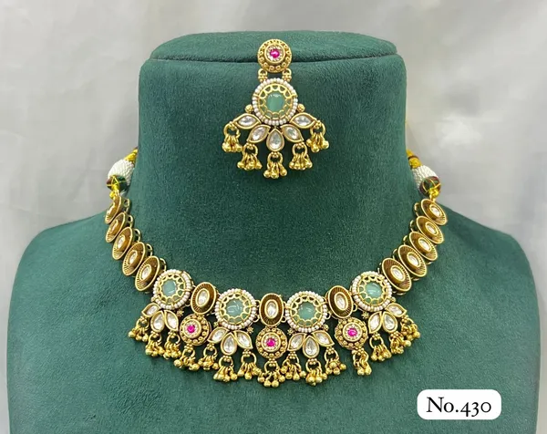 Golden_Antique_Kundan_Necklace_Set_with_Green_Stones