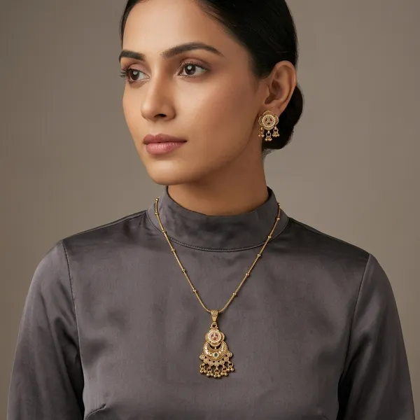 Gold_Plated_Kundan_Pendant_Set_with_Earrings