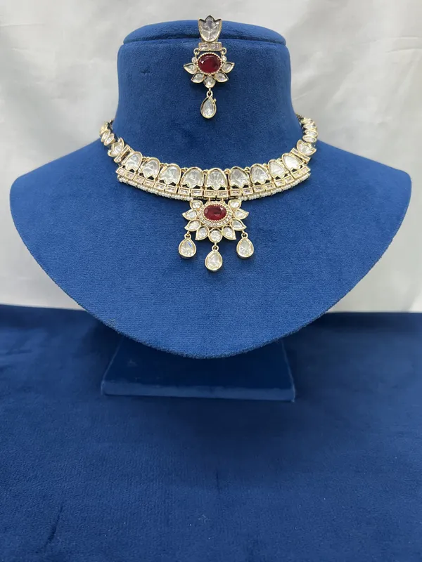Kundan_Stone_Studded_Choker_Necklace_Set_With_earings