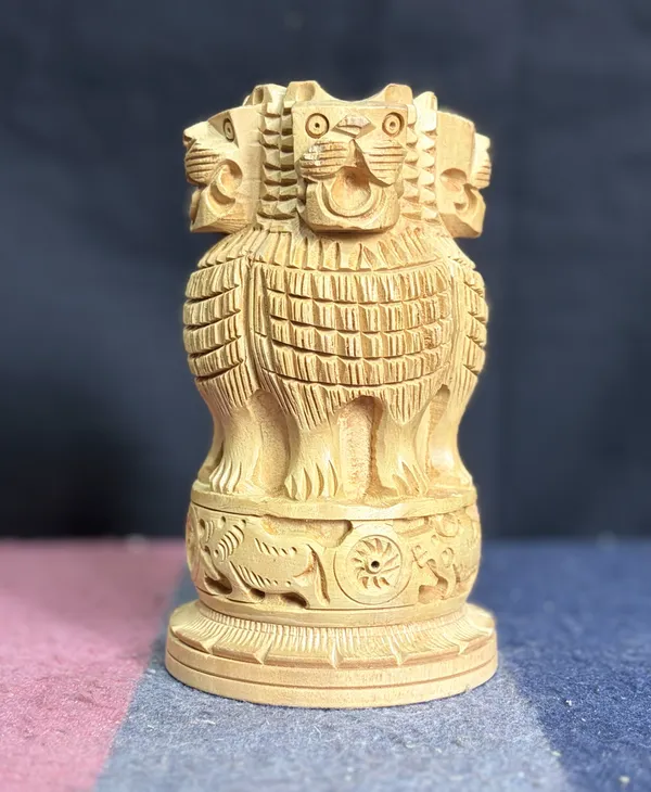 Hand-Carved_Wooden_Ashoka_Pillar_Showpiece_–_Solid_Kadam_Wood_Sarnath_Lion_Capital_National_Emblem_for_Office_Desk