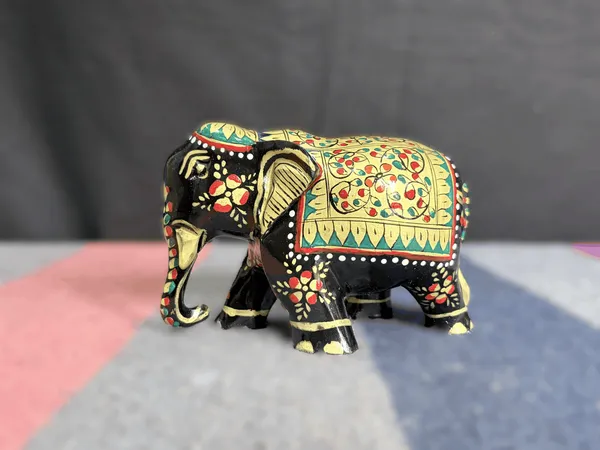 Hand-Painted_Wooden_Elephant_Figurine_Traditional_Floral_Art_Tabletop_Decor