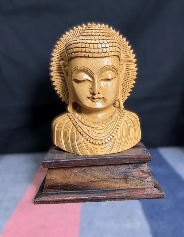 Inch_Handcrafted_Wooden_Buddha_Statue_with_Sunburst_Halo_Solid_Kadam_Wood_&_Rosewood_Base_Bust_for_Living_Room,_Office_Desk_&_Pooja_Decor
