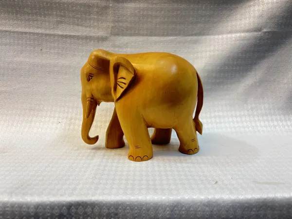 Hand-Carved_Natural_Blonde_Wood_Elephant_–_Smooth_Minimalist_Timber_Sculpture_for_Modern_Desk_&_Bookshelf_Decor