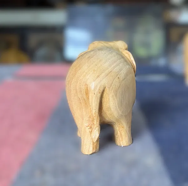 Hand-Carved_Natural_Blonde_Wood_Elephant_–_Smooth_Minimalist_Timber_Sculpture_for_Modern_Desk_&_Bookshelf_Decor