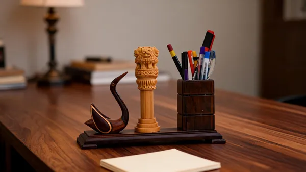 Handcrafted_Swan_design_Ashoka_pillar_Pen_stand/_Desk_Organizer