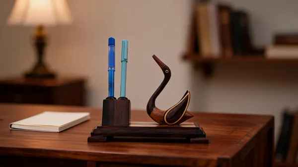 Handcrafted_Swan_Pen_Stand