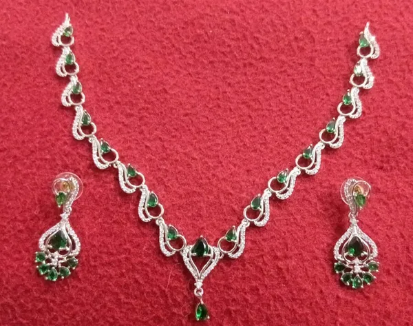 Green_Teardrop_Stone_Curved_Necklace_Set_For_Women