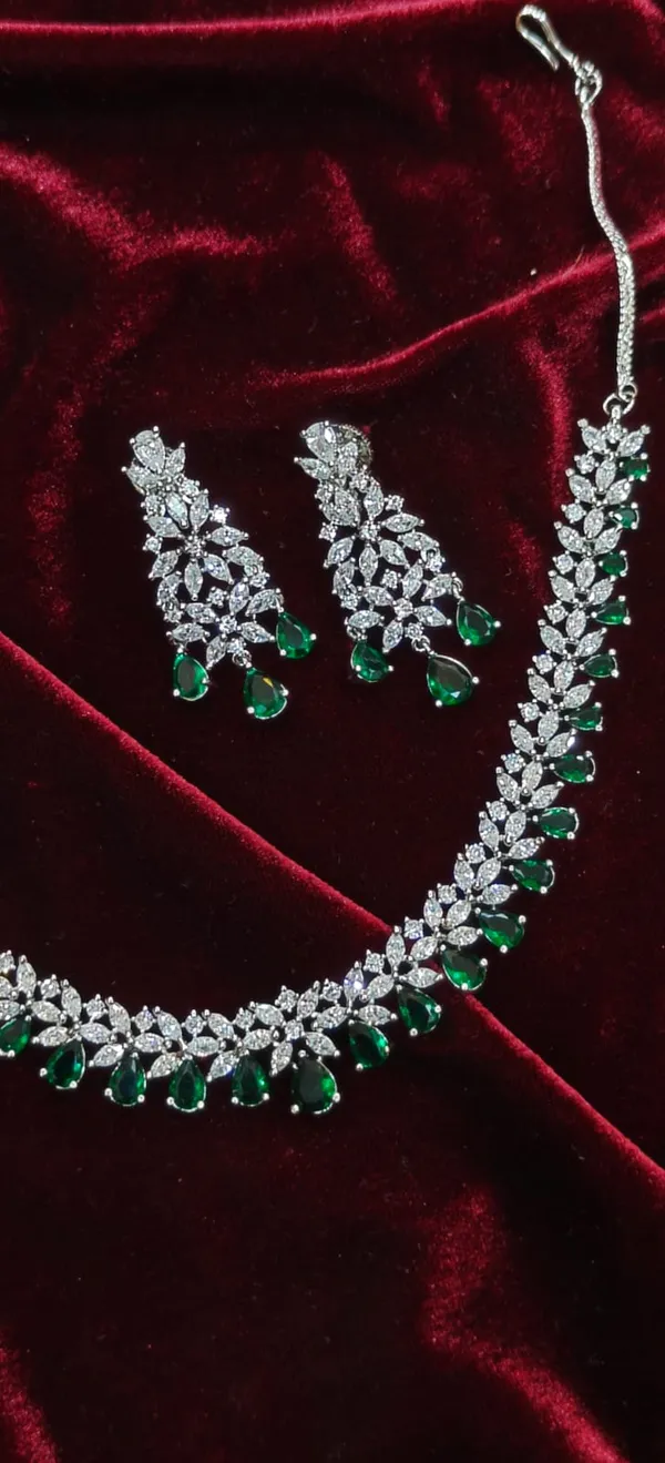 Green_Crystal_Leaf_Design_Necklace_Set_For_Women