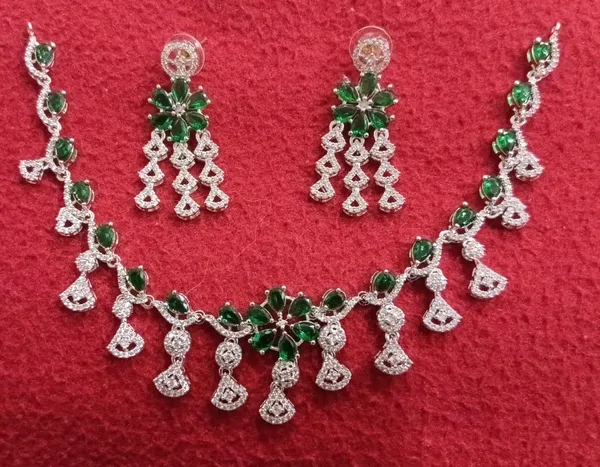 Floral_Cascading_Stone_Necklace_Set_For_Women