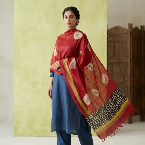 Maroon_Pure_Silk_Tribal_Motif_Tussar_Dupatta_For_Women