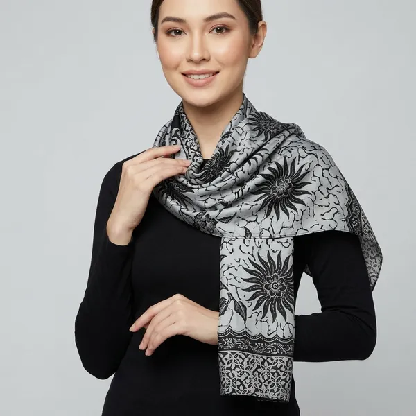 Black_And_Cream_Pure_Silk_Lightweight_Stole_For_Women