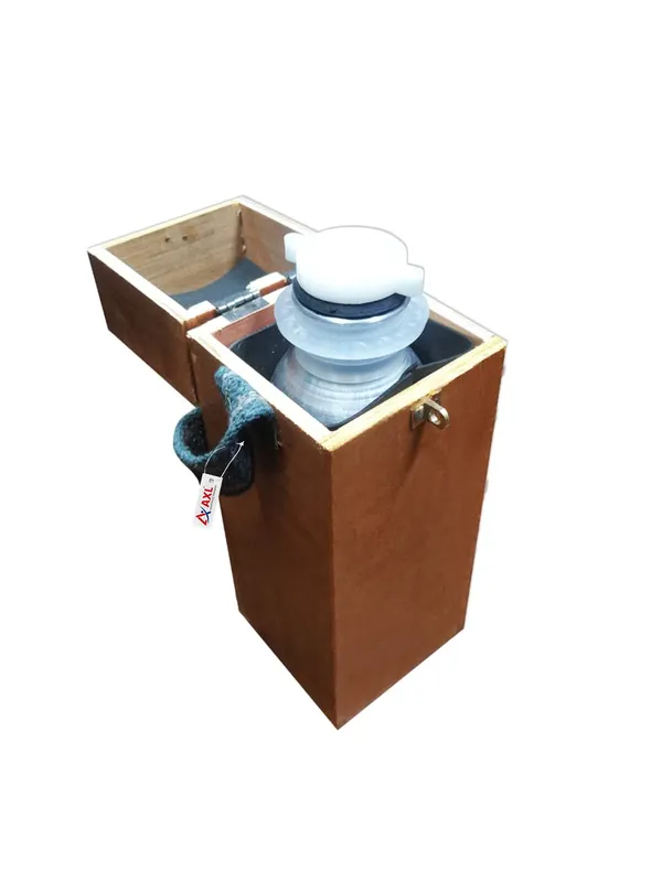 Aluminium_Bottle_1_Ltr_With_Wooden_Box_For_Petrol_Pumps