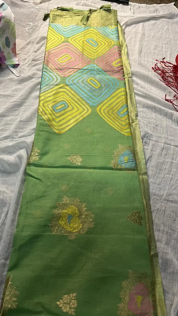 Green_Silk_Geometric_Print_Saree_With_Zari_Border_For_Women