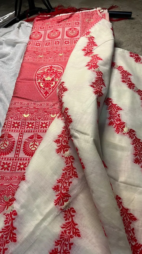 White_Cotton_Embroidered_Red_Floral_Dupatta_For_Women