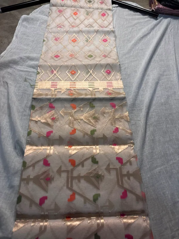 Off_White_Organza_Geometric_Zari_Embroidered_Saree_For_Women