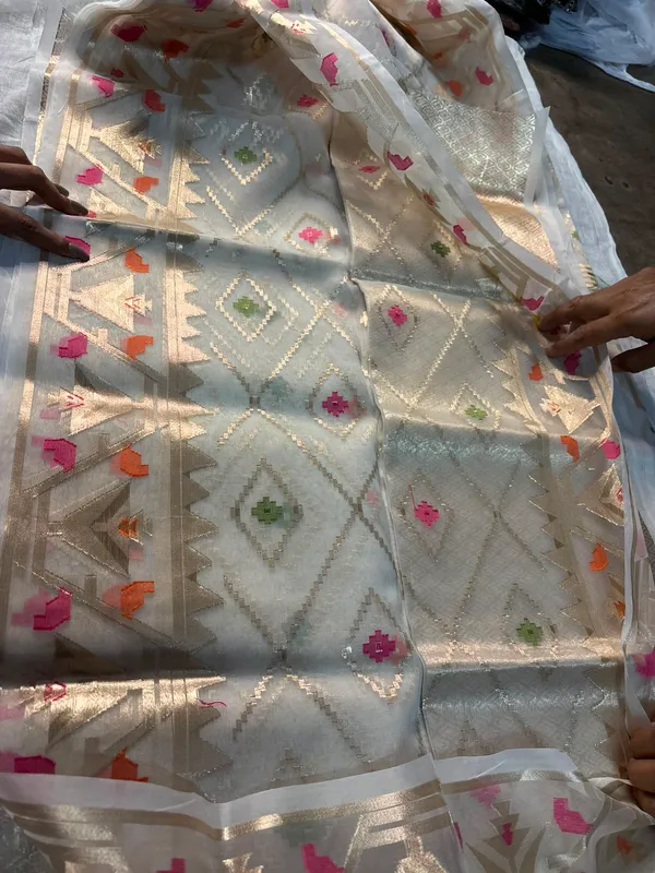 Off_White_Organza_Geometric_Zari_Embroidered_Saree_For_Women