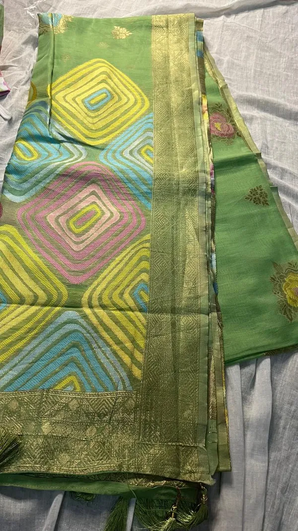 Green_Silk_Geometric_Print_Saree_With_Zari_Border_For_Women