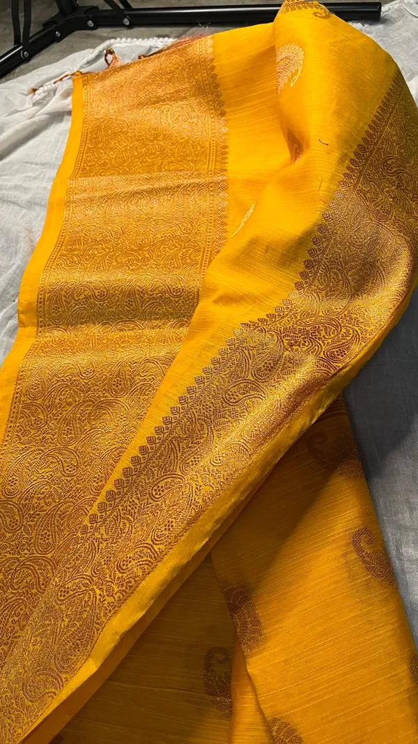 Yellow_Silk_Saree_With_Golden_Zari_Weave_Border_And_Motifs_For_Women