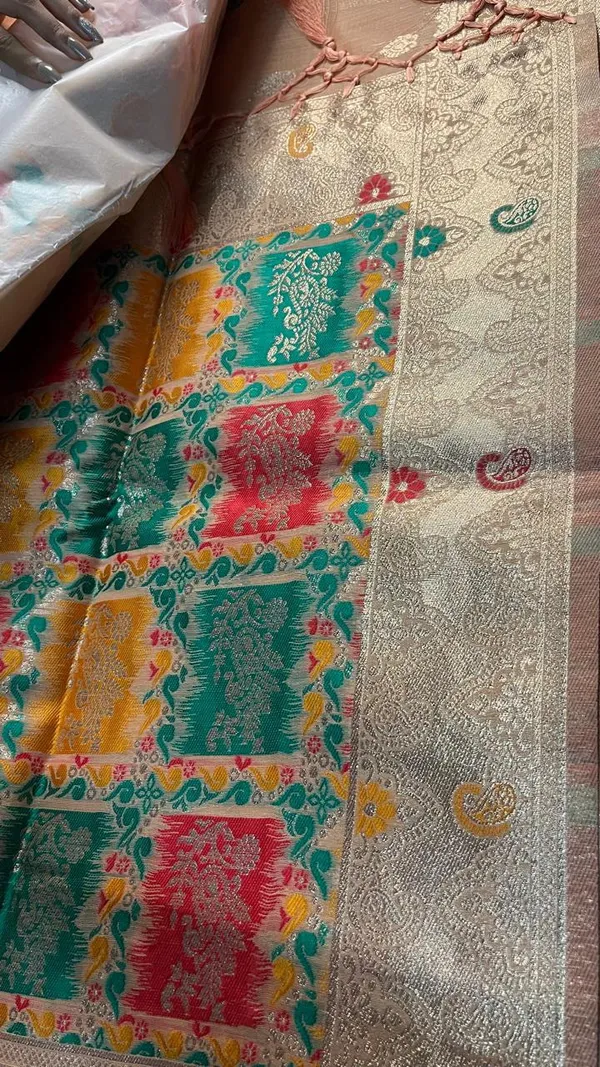 Gold_Banarasi_Silk_Saree_With_Floral_Weave_And_Contrast_Border