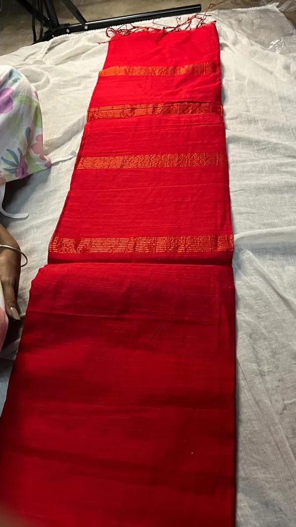 Red_Silk_Saree_With_Golden_Zari_Border_For_Women