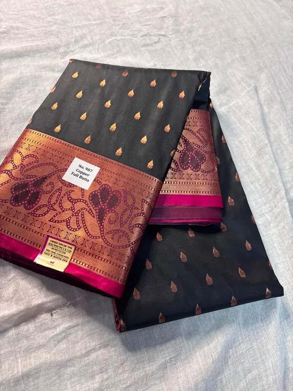 Black_Silk_Traditional_Woven_Brocade_Border_Saree_For_Women